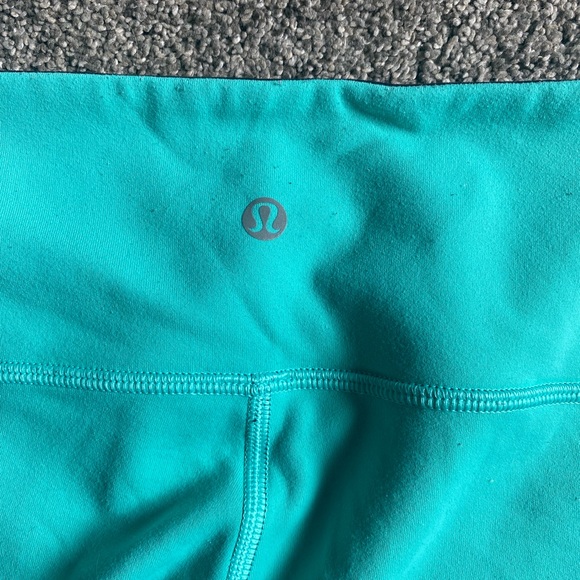 Lululemon Wunder Under reversible capris 10 - Picture 4 of 8